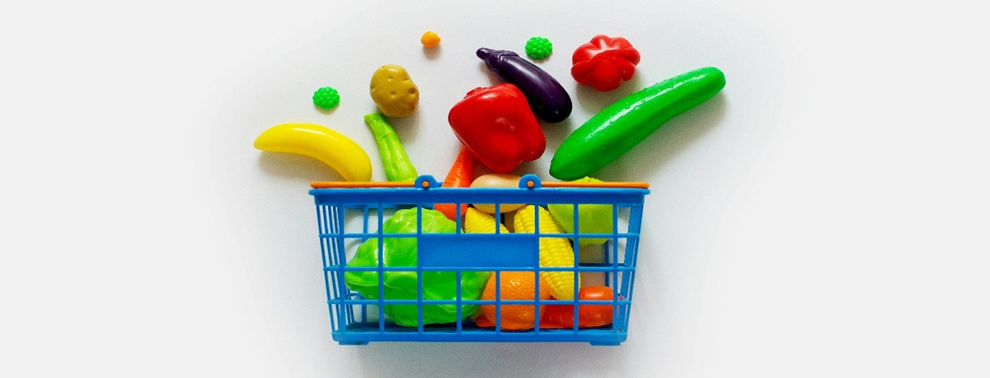 play fruit and veg in shopping basket